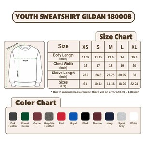 Puede incluir: Tabla de tallas para una sudadera juvenil, con medidas en pulgadas. La tabla incluye largo del cuerpo, ancho del pecho y largo de la manga para tallas XS a XL. Una carta de colores muestra opciones como gris oscuro, verde bosque y rojo.