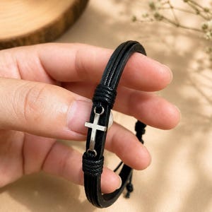 Minimalist Cross Leather Bracelet – Adjustable 18–26cm, Black Cord & Alloy Charm, Unisex Gift