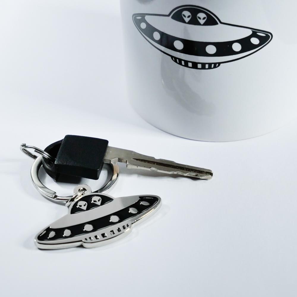 Solid Metal Chrome Plated UFO Keyring, Alien Flying Saucer Key Fob | 1 ...
