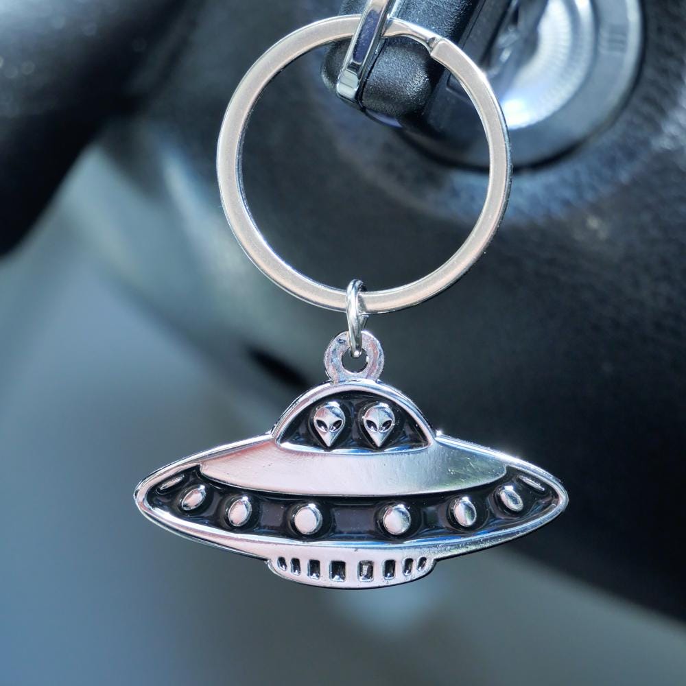 Solid Metal Chrome Plated UFO Keyring, Alien Flying Saucer Key Fob | 1 ...