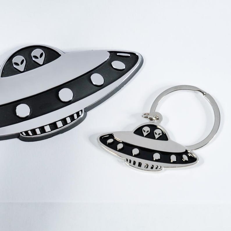 Solid Metal Chrome Plated UFO Keyring, Alien Flying Saucer Key Fob | 1 ...