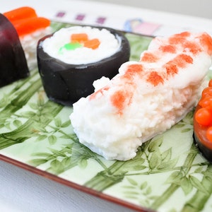 Set de jabón de sushi, regalo creativo del día de las madres para ella, regalo de mordaza hecho a mano para hombres, regalo de cumpleaños para él, jabón de pescado japonés imagen 4