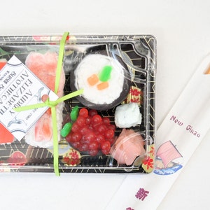 Set de jabón de sushi, regalo creativo del día de las madres para ella, regalo de mordaza hecho a mano para hombres, regalo de cumpleaños para él, jabón de pescado japonés imagen 2