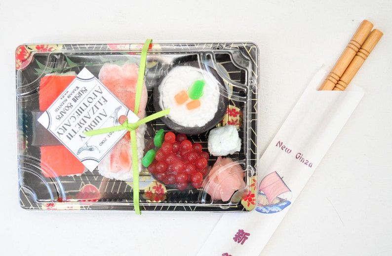 Set de jabón de sushi, regalo creativo del día de las madres para ella, regalo de mordaza hecho a mano para hombres, regalo de cumpleaños para él, jabón de pescado japonés imagen 2