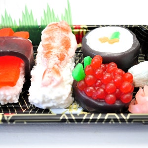 Set de jabón de sushi, regalo creativo del día de las madres para ella, regalo de mordaza hecho a mano para hombres, regalo de cumpleaños para él, jabón de pescado japonés imagen 3