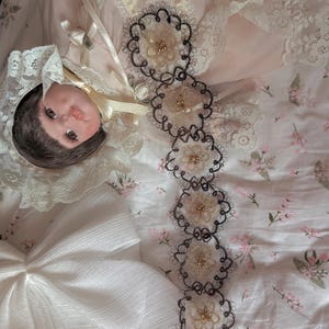 Beautiful Handmade TATTED TATTING LACE for decoration, vintage dolls, jewelry