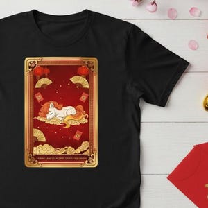 El Caballo Sereno 2026: Ilustración en vidrio invertido dorado – Año del Caballo de Fuego - Año Nuevo Lunar