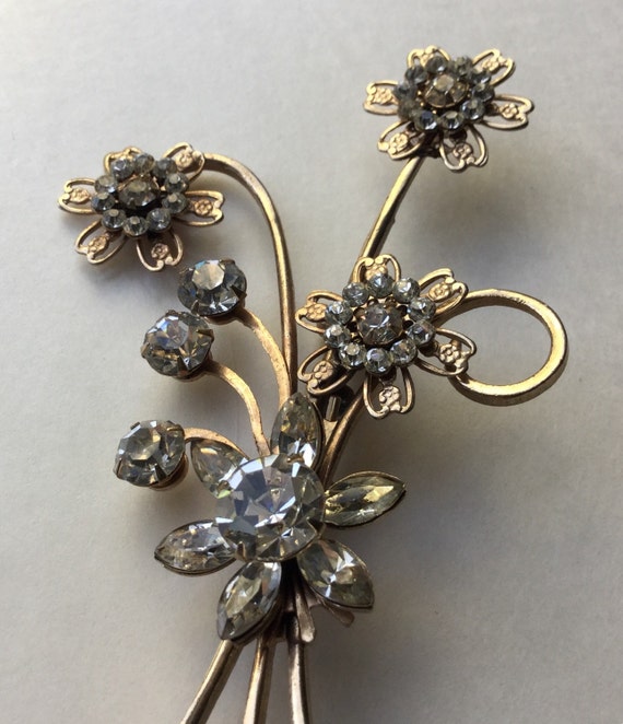 Floral rhinestone brooch    VJSE - image 1