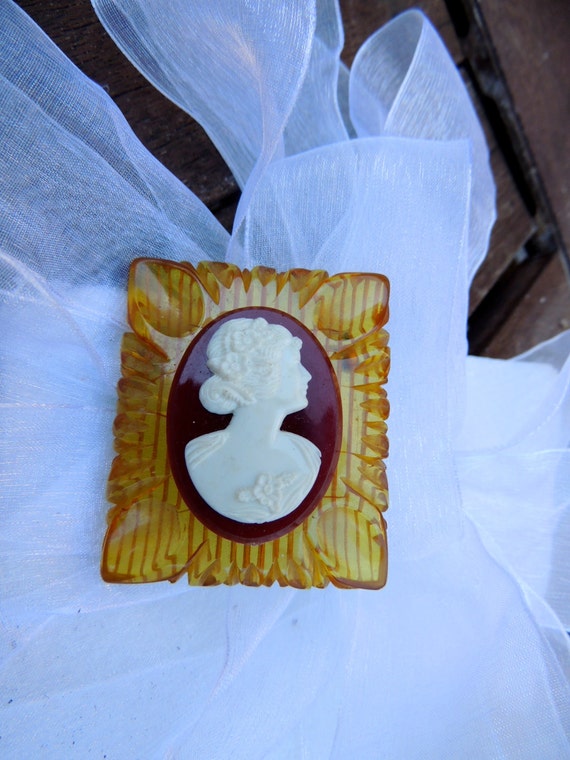 Victorian Celluloid three tone cameo brooch      … - image 4