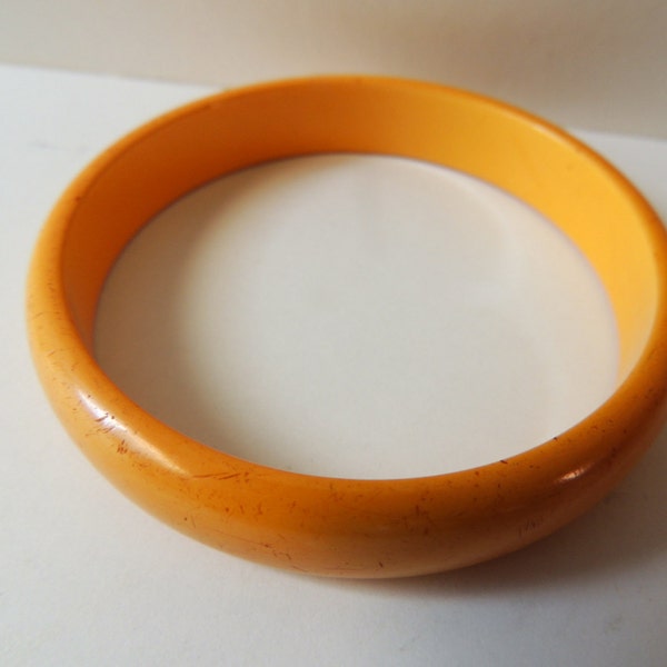 Yellow bakelite bangle bracelet                   VJSE