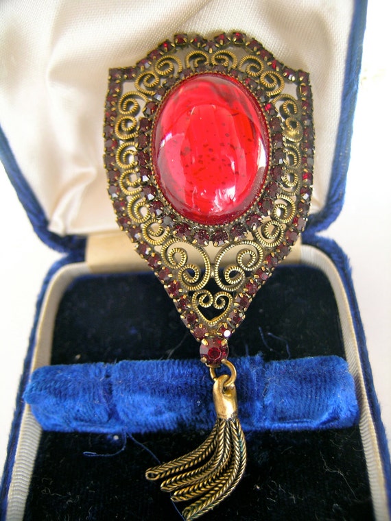 Victorian garnet brooch    VJSE