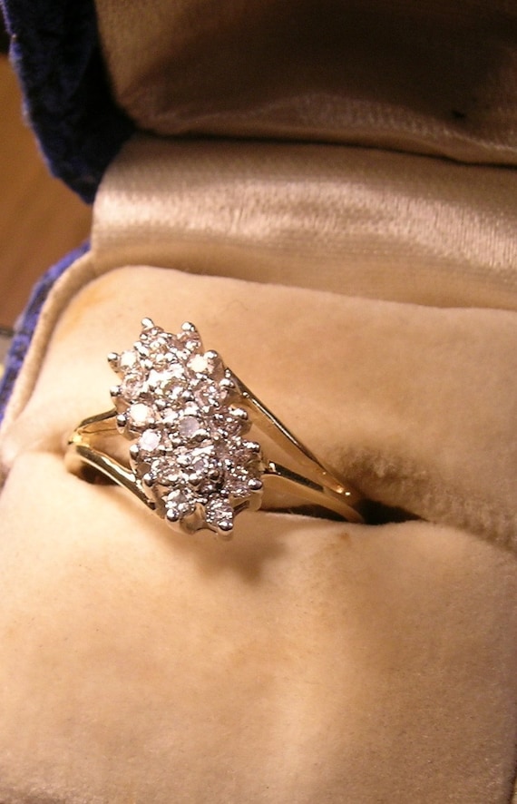 10K Gold and Diamond ring     VJSE