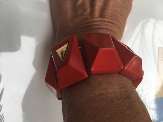 Red lucite art deco expandable vintage bracelet  … - image 3