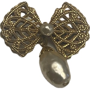 Miriam Haskell vintage pearl brooch
