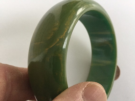 Pea soup bakelite wide bangle bracelet   VJSE - image 3