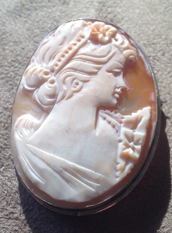 Sterling silver shell profile cameo   VJSE