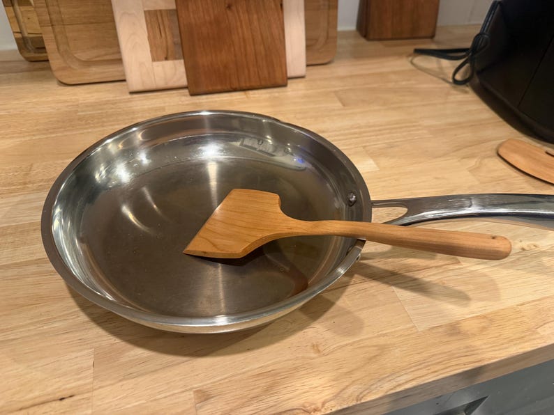 Handgjorda köksredskap i trä – Giftfri spatel, sked och vändare – Säker för gjutjärn – Minimalistiska köksredskap bild 4