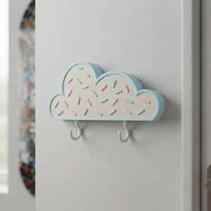 Organizador de pared con forma de nube y gancho para la entrada.