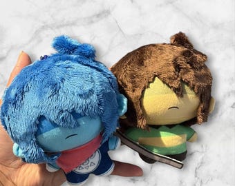 DELTARUNE Kris Pluszowa lalka Urocza postać z gry Zabawka dla nastoletnich fanów Kolekcjonerzy Prezent świąteczny Wystrój domu