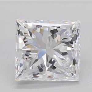 Könnte beinhalten: Ein quadratisch geschliffener Diamant mit vielen Facetten. Der Edelstein ist klar und farblos, mit scharfen Kanten und einem symmetrischen Muster. Die Facetten reflektieren das Licht und unterstreichen den Glanz und die Klarheit des Diamanten.