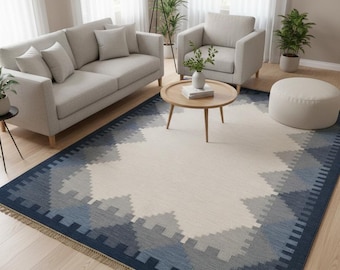 Kilim tapijt met blauwe kleurovergang, tapijt met Azteekse rand in zuidwestelijke stijl, handgeweven platgeweven, gebroken wit tapijt, geometrische, gepixelde, tribale kunst voor de woonkamer.