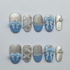 Oval Press On Nails – Short Glitter Silver with Blue Accent – Handmade Reusable False Nails for Everyday or Special Occasions