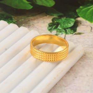 18K Yellow Gold vermeil Textured Band Ring, Geometric Pyramid Pattern Men's Wedding Band
