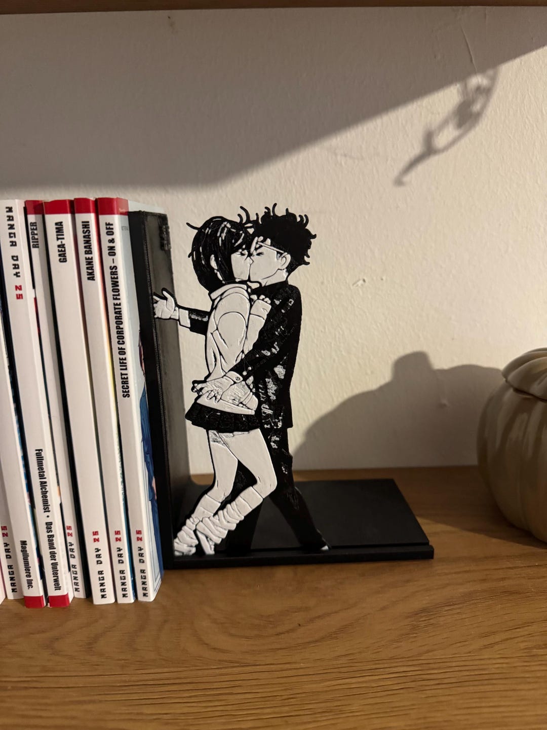 Dandadan Bookend Momo & Okarun | Anime Kiss Bookend | Manga Shelf Decor ...