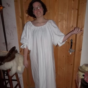 white cotton/poly chemise with 3/4 sleeves