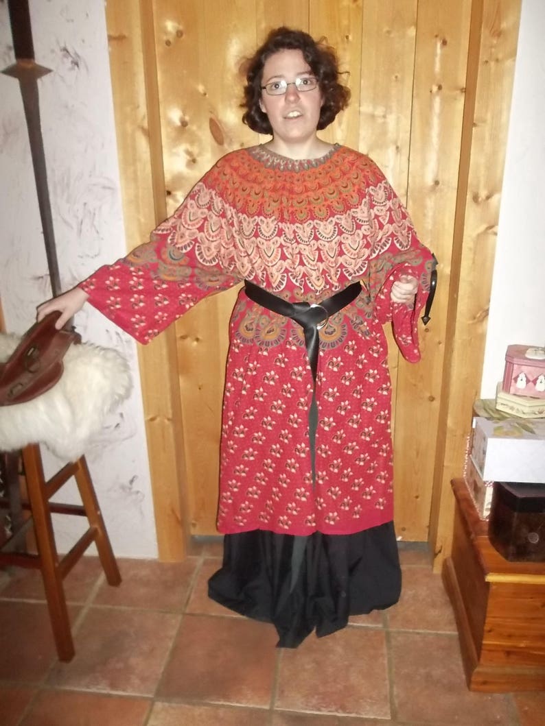 Celtic tunic in red cotton