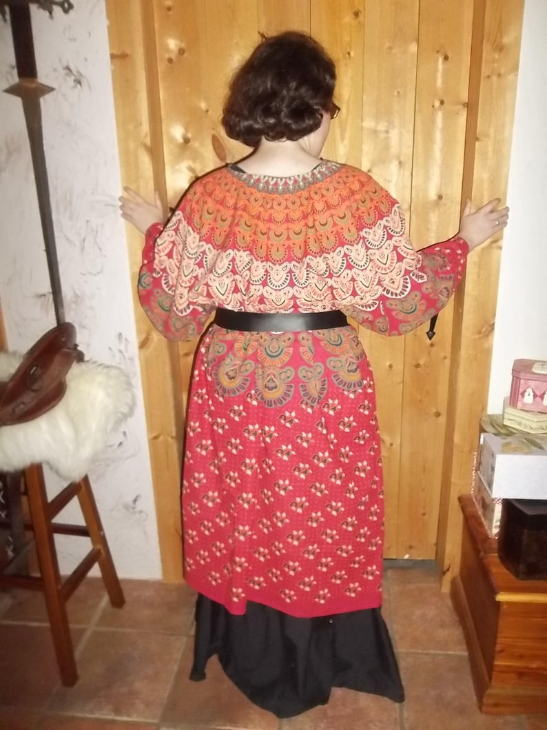 Celtic tunic in red cotton