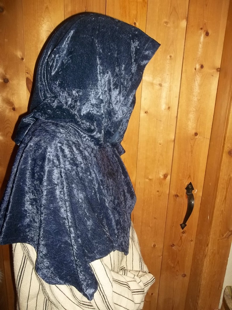 hood of navy blue crushed velvet