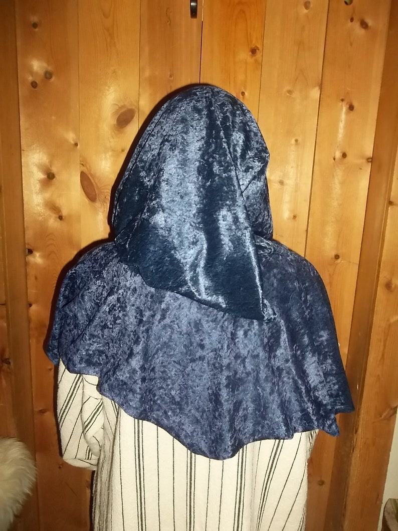 hood of navy blue crushed velvet