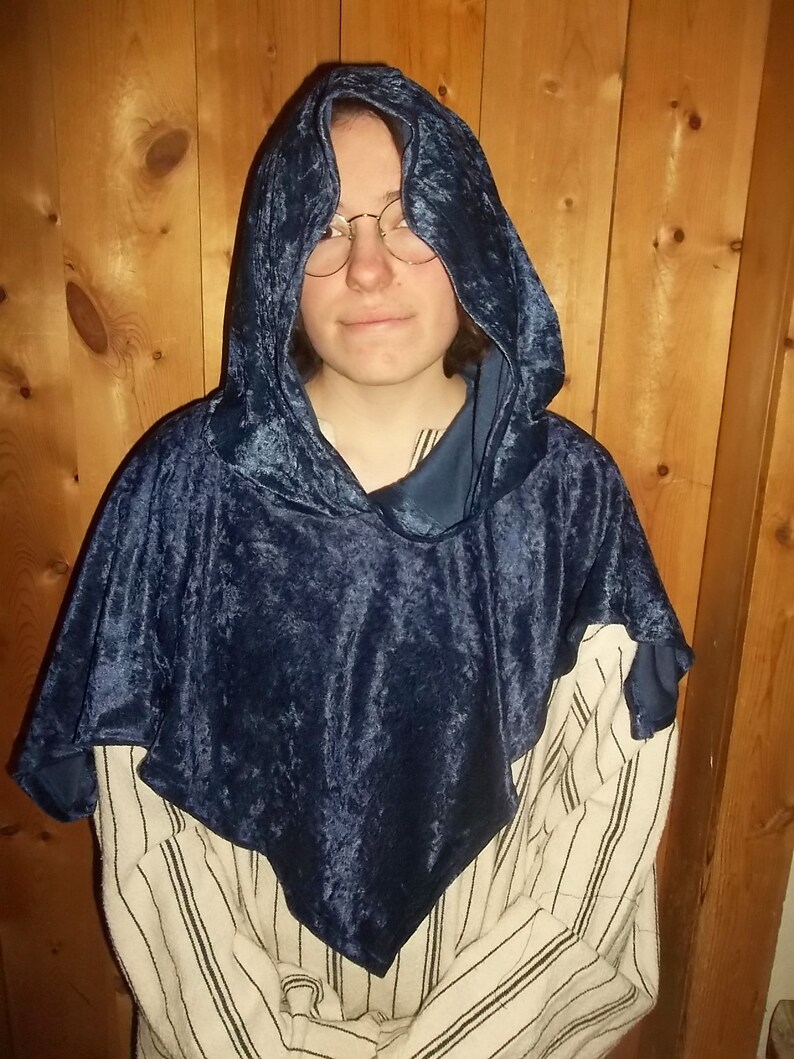hood of navy blue crushed velvet