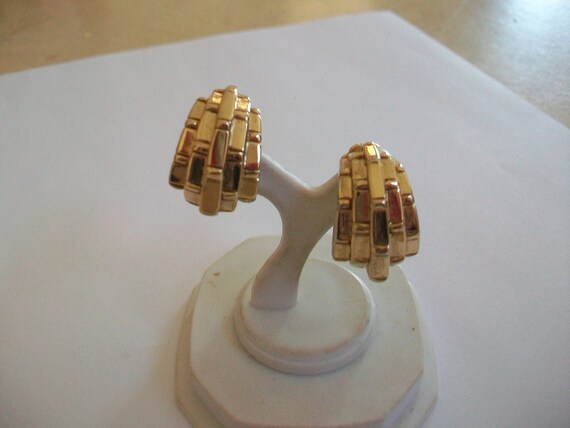 Vintage lot signed clip earrings, gold tone, Nola… - image 7