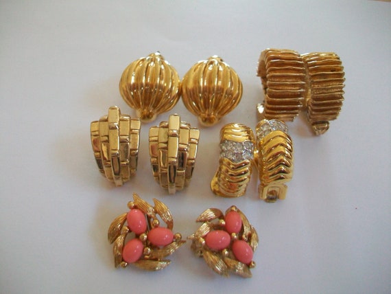 Vintage lot signed clip earrings, gold tone, Nola… - image 1