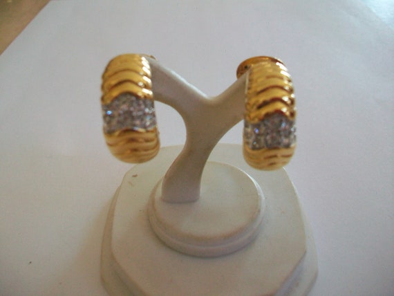 Vintage lot signed clip earrings, gold tone, Nola… - image 8