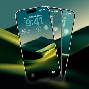 Könnte beinhalten: Drei Smartphones in fächerförmiger Anordnung, die jeweils einen Sperrbildschirm mit einem abstrakten grün-gelben Landschaftshintergrund zeigen. Die Bildschirme zeigen die Uhrzeit 9:41 AM, das Datum 1. April, Wetterdaten und verschiedene runde Widgets.
