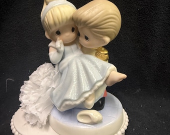 Newest Precious Moments Cinderella and Prince Charming carry’s his Bride groom top Wedding Cake Topper centerpiece figurine