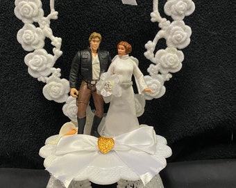 Adorno para pastel de bodas de Star Wars con Han Solo y la Princesa Leia. ¡De otro mundo!