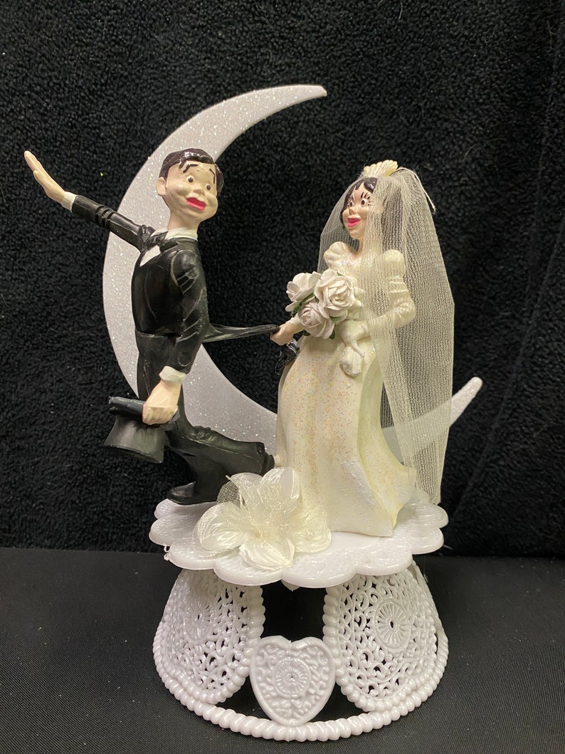 Style vintage Wilton s'enfuir marié réticent gâteau de mariage Topper mariée et marié haut drôle image 1
