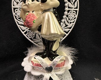 Pepe Le Pew & Penelope Poecelain figure   Wedding cake topper Top Skunk cat WB Looney Tune Christmas Valentine Red Groom top
