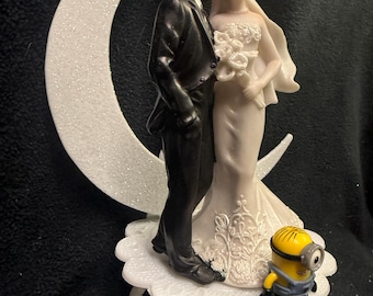 Despicable fun Me Minion Wedding Cake Topper Groom top funny. Calla lily