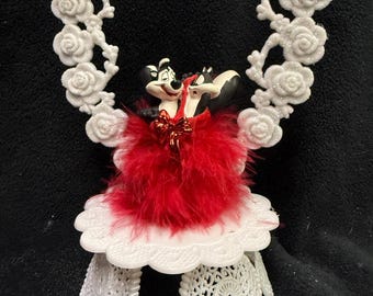 Pepe Le Pew & Penelope Looney dancing  Wedding cake topper Top Skunk cat WB Looney Tune Christmas Valentine Red Groom top