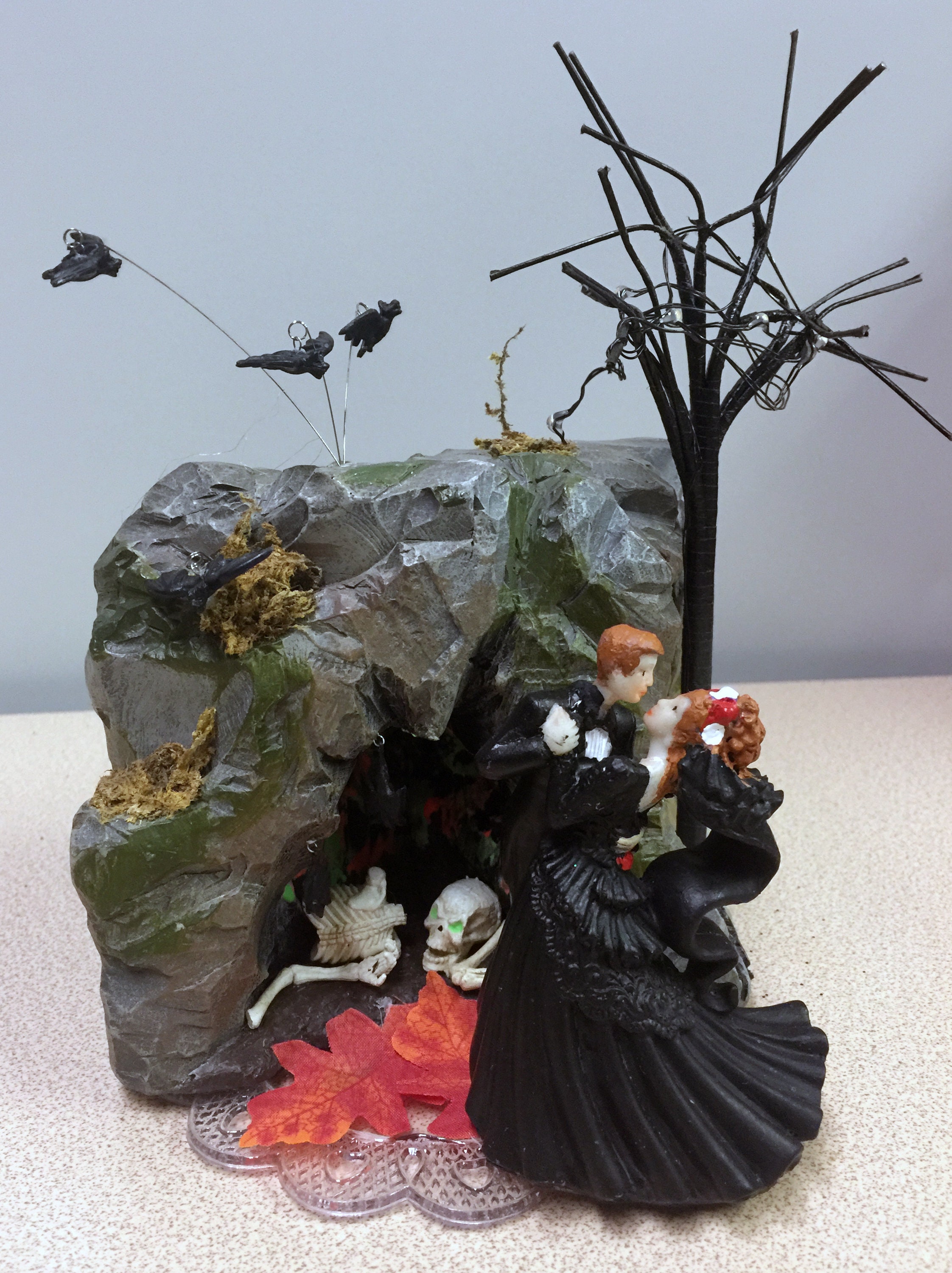 Halloween Zombies Bride and Groom top Wedding Cake Topper Funny Scary Headless Halloween Zombies Bride and Groom top Wedding Cake Topper Funny Scary Headless