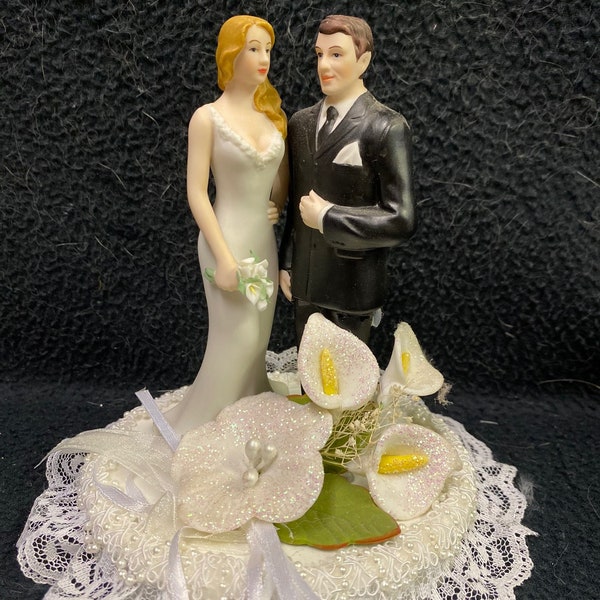 PLUS size Birde with Curves and  Groom Wedding cake topper Romantic top full classic groom top