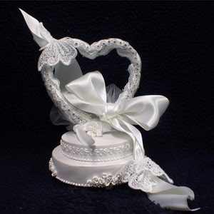Keepsake Fantasy Butterfly beauty Wedding Cake Topper Country western garden Embroider