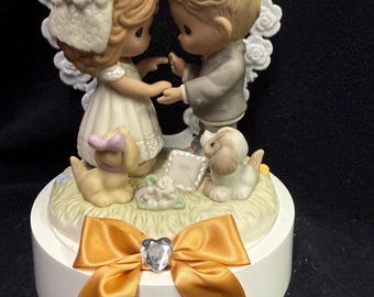 Sweet figure  Precious Moments Bride and Groom with 2 puppy’s. Beautiful License Figure cupcake, centerpiece , Wedding Cake Topper Groom top