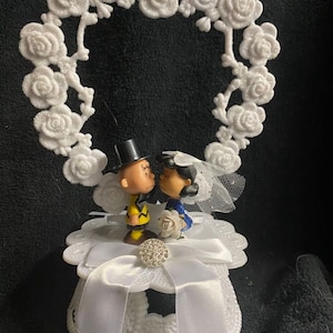 Charlie Brown & Lucy Peanuts gang Wedding Cake Topper Groom topper. classic snoopy gang