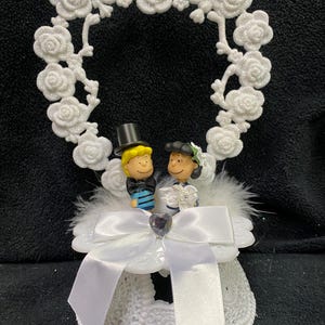 Charlie Brown & Lucy Peanuts gang Wedding Cake Topper Groom topper. classic snoopy gang